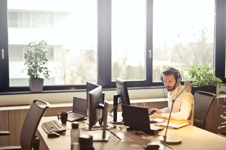Real Estate Luxury Leaders - pexels andrea piacquadio 845451